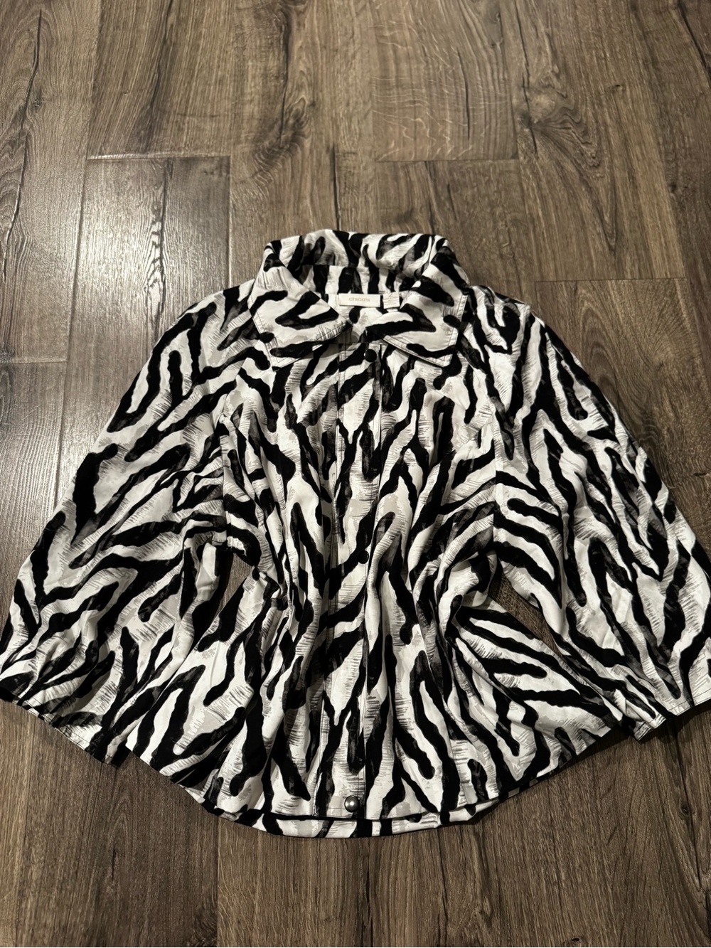 Chico’s size 2 large Black & White Zebra print jacket women full zip - Picture 2 of 5